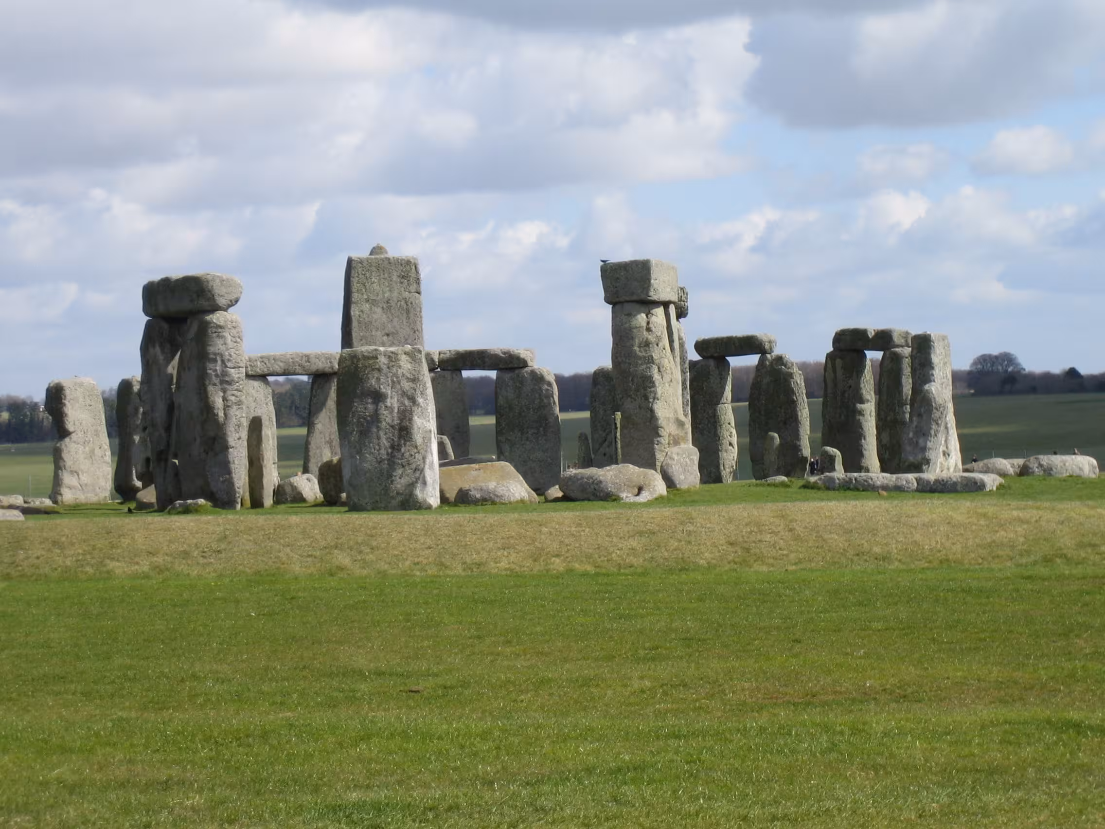 /img/posts/2025/uk/stone-henge.avif